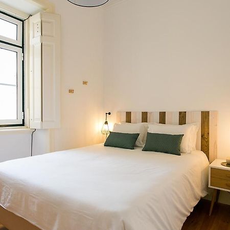 Lovelystay - Cozy 3Bdr Apartment In Estrela Lissabon Exterior foto
