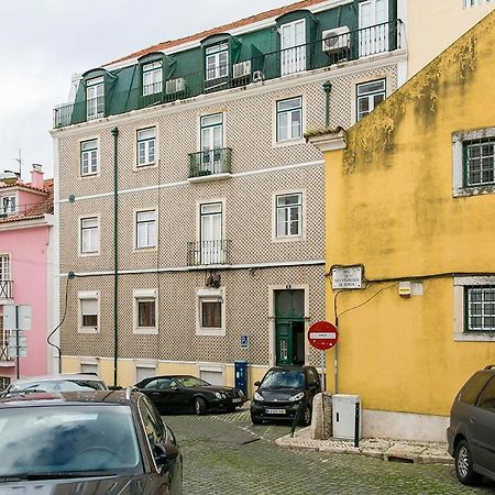 Lovelystay - Cozy 3Bdr Apartment In Estrela Lissabon Exterior foto
