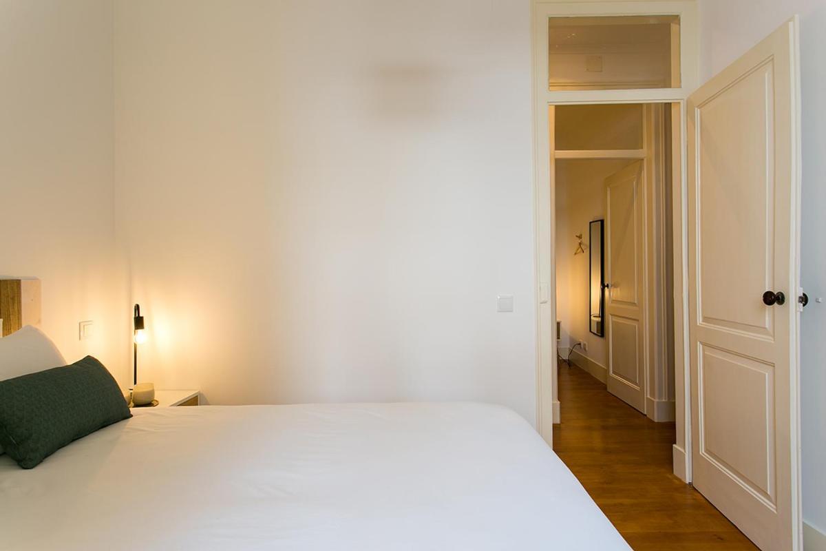 Lovelystay - Cozy 3Bdr Apartment In Estrela Lissabon Exterior foto