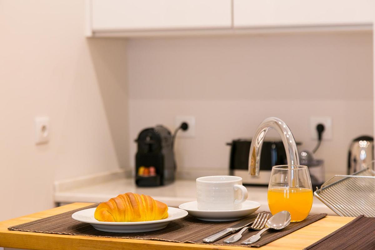 Lovelystay - Cozy 3Bdr Apartment In Estrela Lissabon Exterior foto