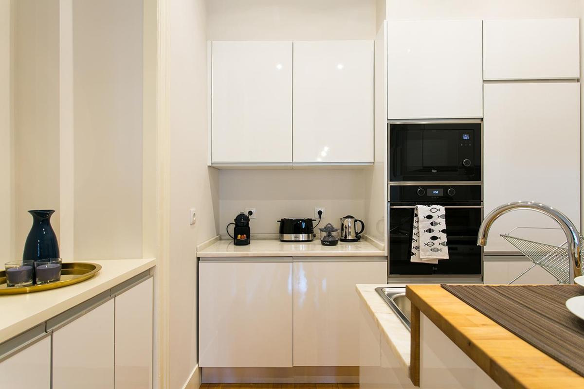 Lovelystay - Cozy 3Bdr Apartment In Estrela Lissabon Exterior foto