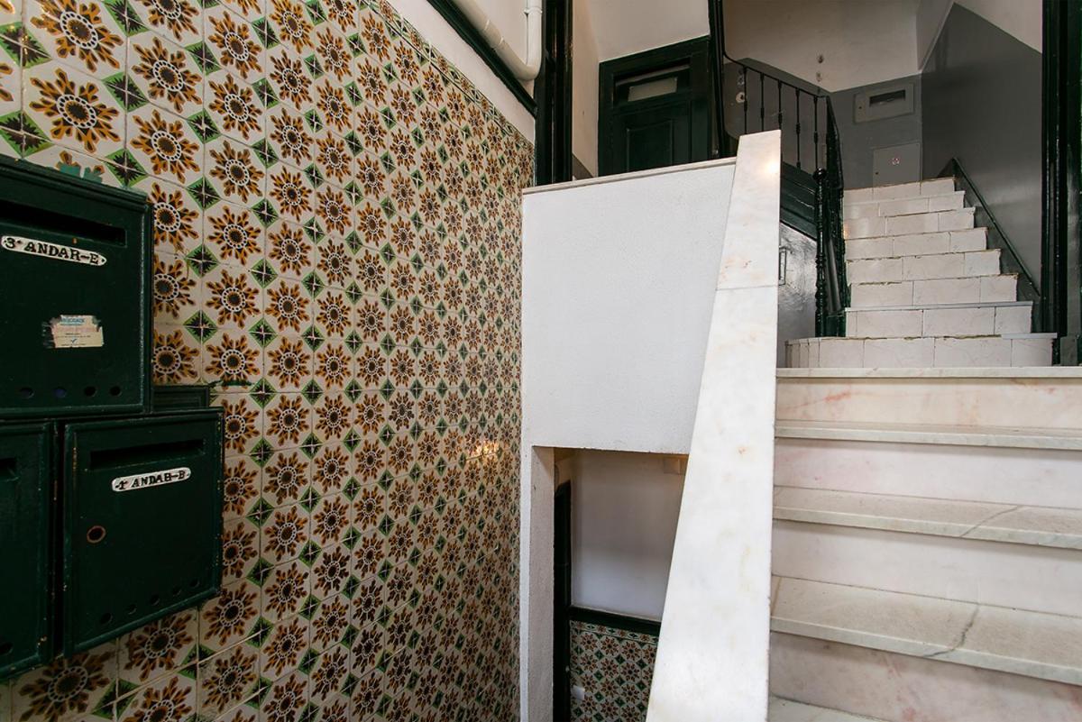 Lovelystay - Cozy 3Bdr Apartment In Estrela Lissabon Exterior foto