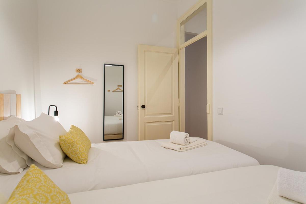 Lovelystay - Cozy 3Bdr Apartment In Estrela Lissabon Exterior foto