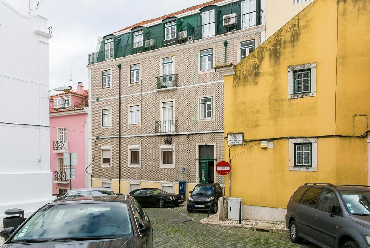 Lovelystay - Cozy 3Bdr Apartment In Estrela Lissabon Exterior foto