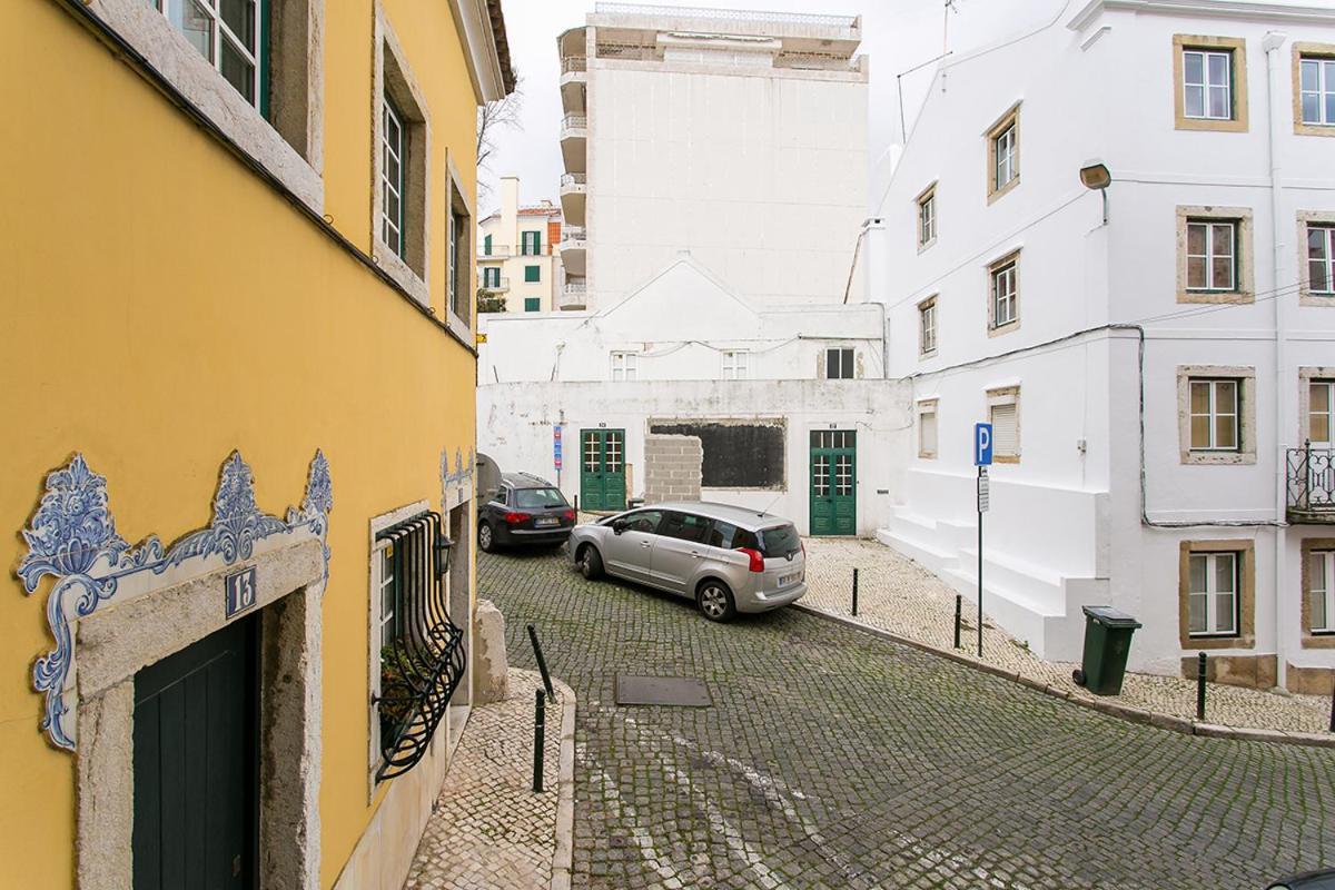 Lovelystay - Cozy 3Bdr Apartment In Estrela Lissabon Exterior foto