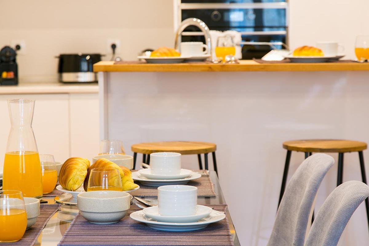 Lovelystay - Cozy 3Bdr Apartment In Estrela Lissabon Exterior foto