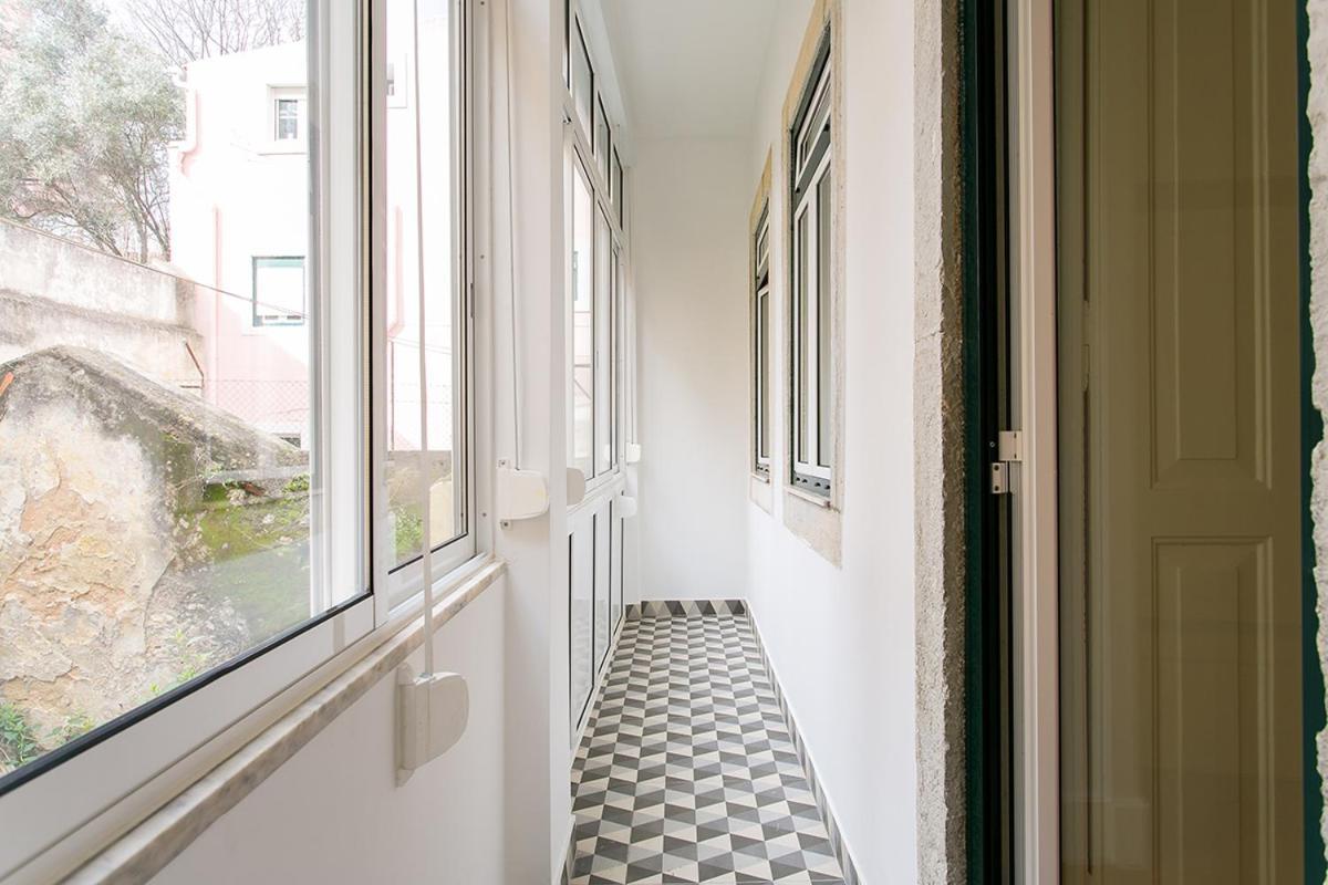 Lovelystay - Cozy 3Bdr Apartment In Estrela Lissabon Exterior foto
