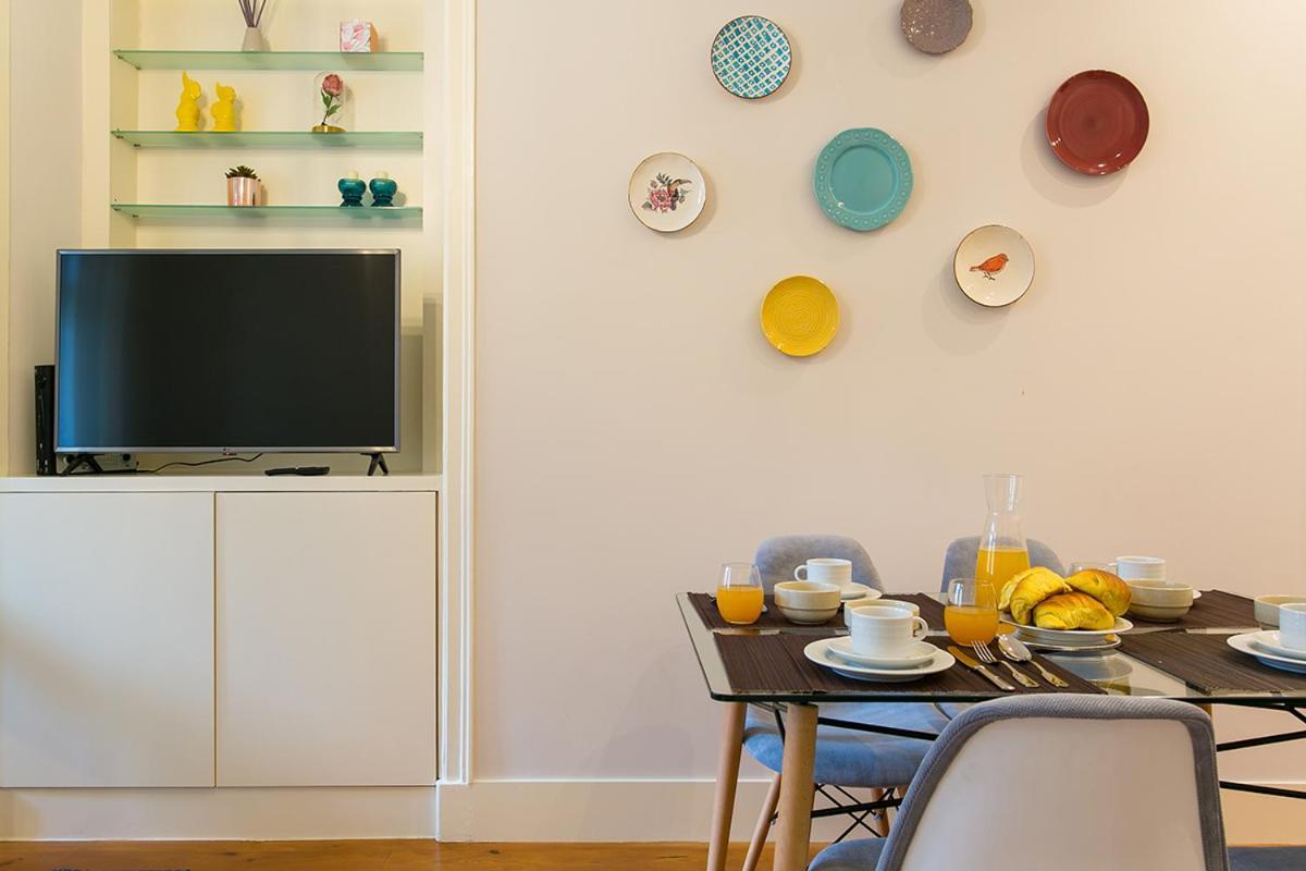 Lovelystay - Cozy 3Bdr Apartment In Estrela Lissabon Exterior foto