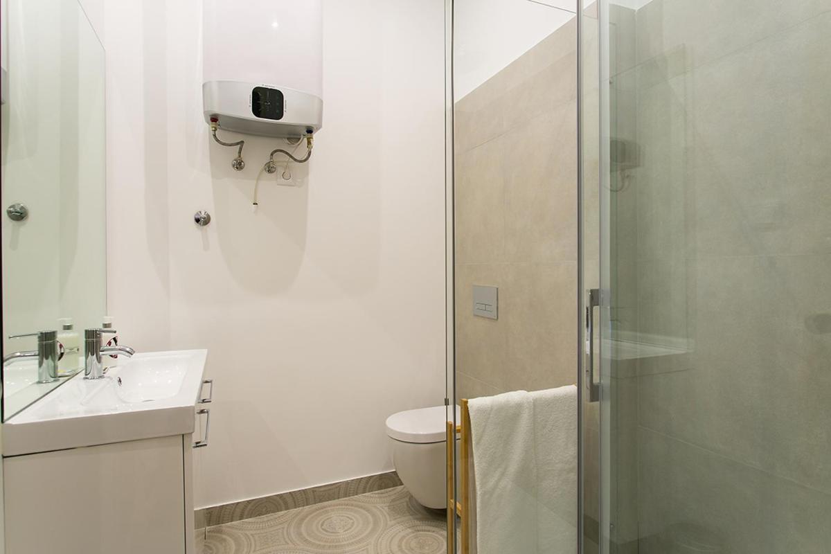 Lovelystay - Cozy 3Bdr Apartment In Estrela Lissabon Exterior foto